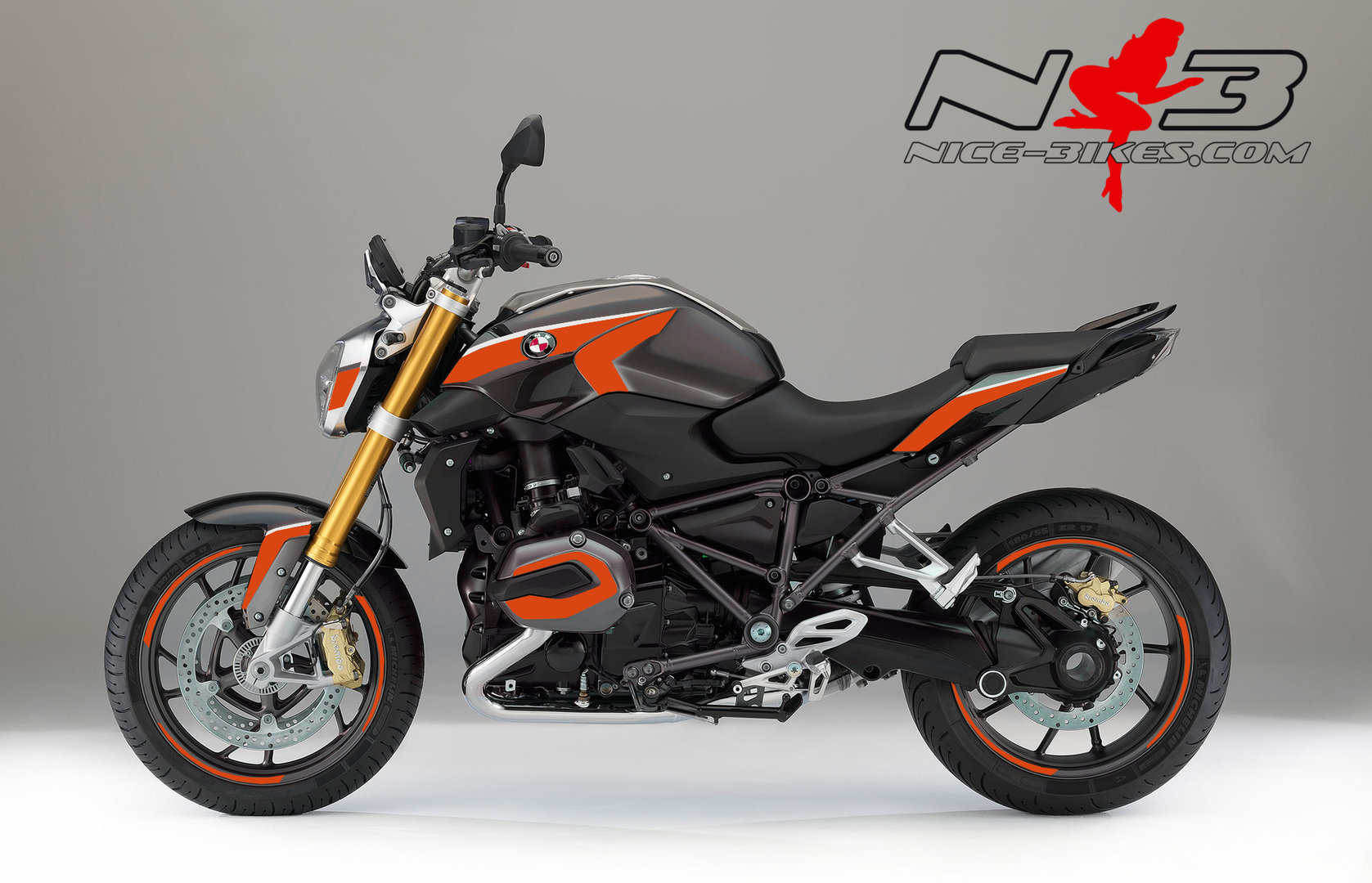 BMW R1200R Edition orange auf grauer Maschine