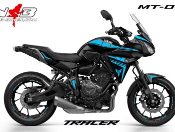MT07 Tracer hellblau auf schwarzer Maschine