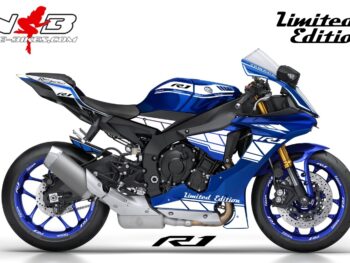 R1 Dekor weiß auf blauer Maschine 2017-