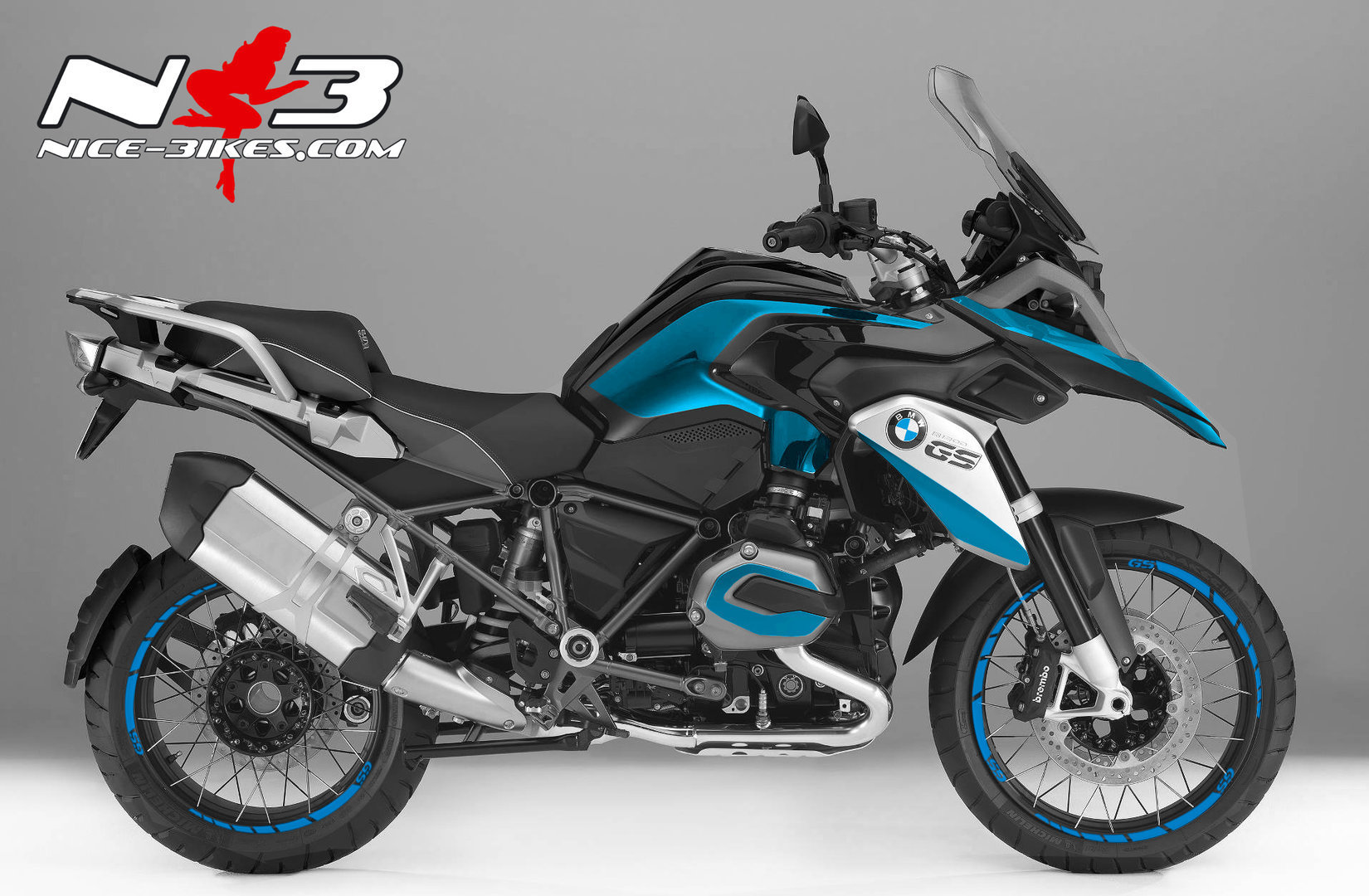 BMW GS Edition hellblau auf schwarzer Maschine