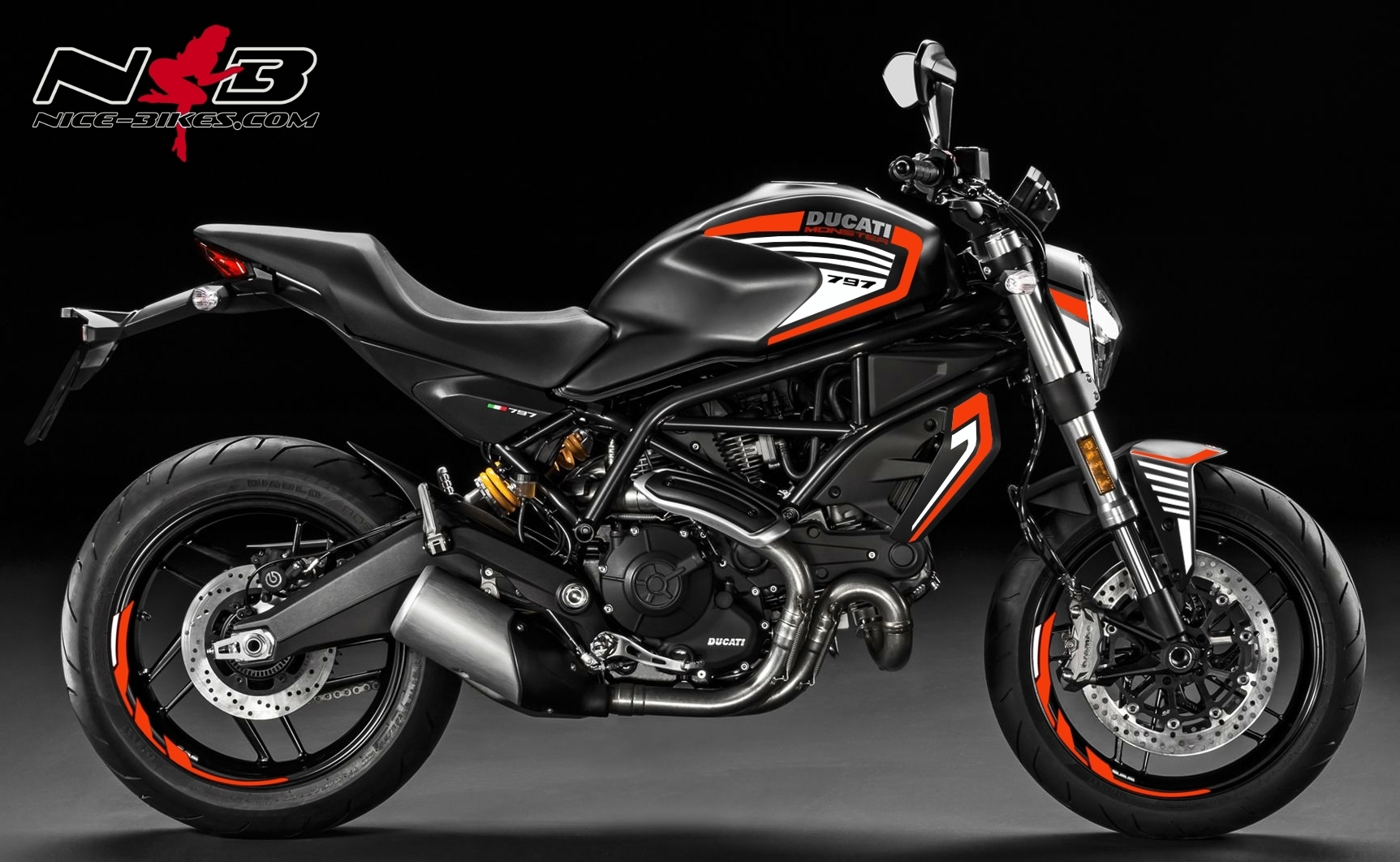 Monster 797 orange auf schwarzer Maschine