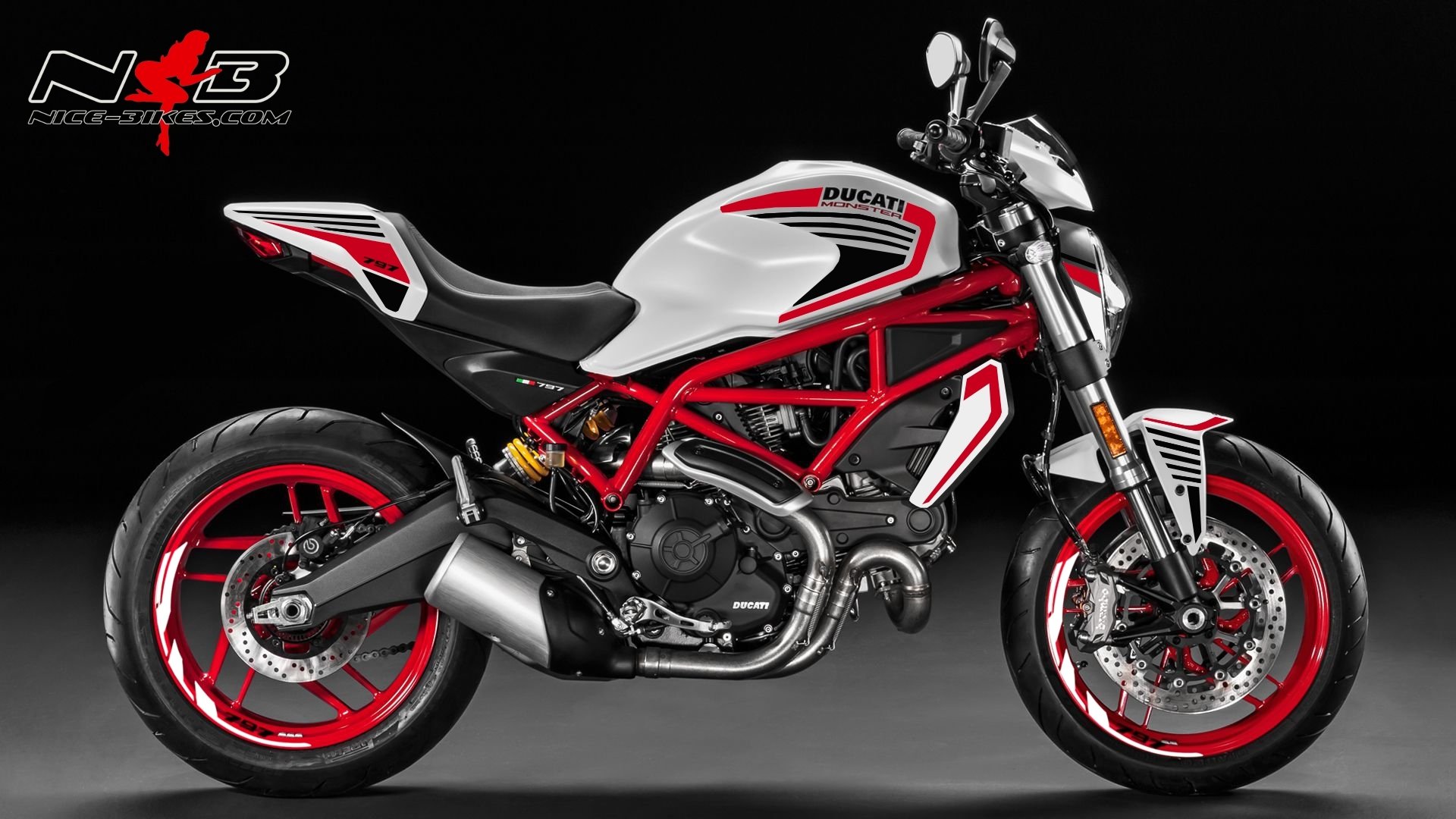 Monster 797 rot auf weißer Maschine